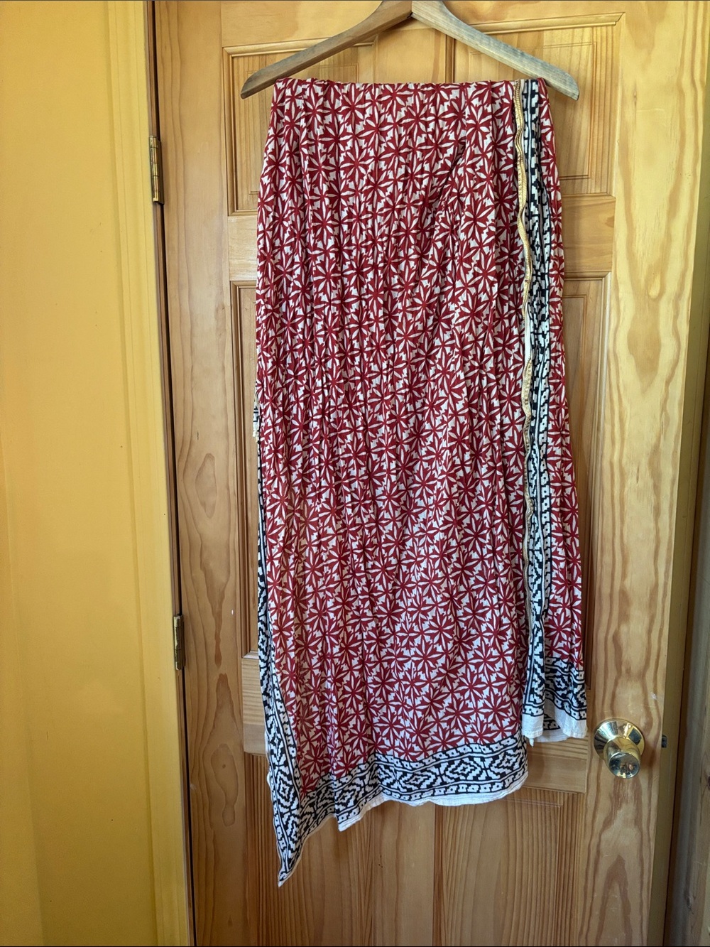 Cotton sarong shawl from India - Picture 2 of 5